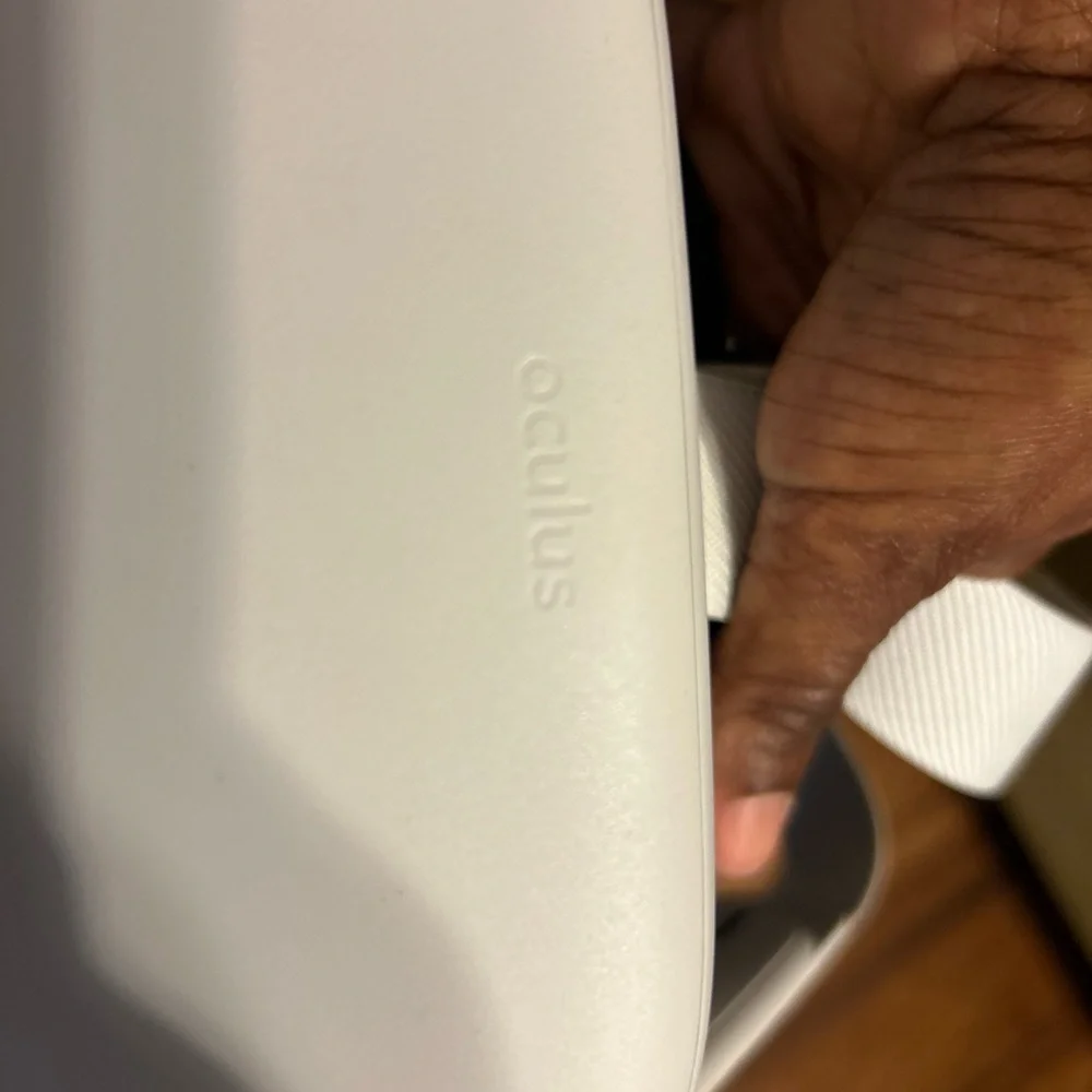 Oculus VR Headset with Controllers - White and carrying case